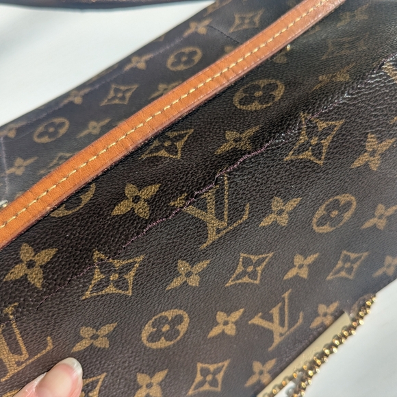 Louis Vuitton PM Favorite Monogram Shoulder Bag - Picture 12 of 16